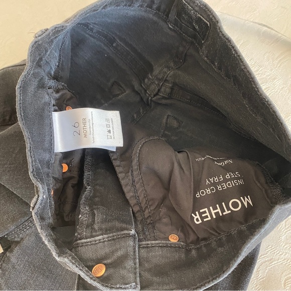 Mother Insider Crop Step Fray in black - Picture 9 of 14